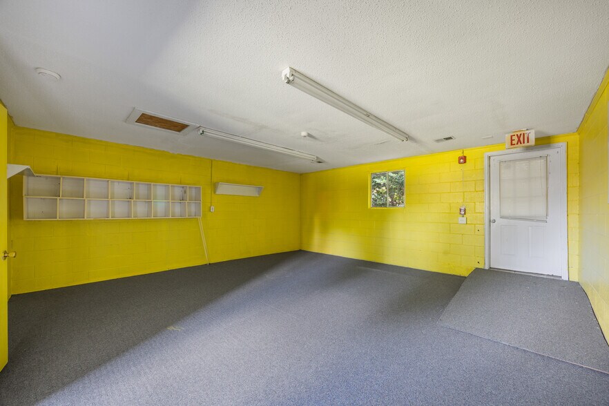 More Photos Of 109 Lisa Dr, Lexington Daycare Center For Sale