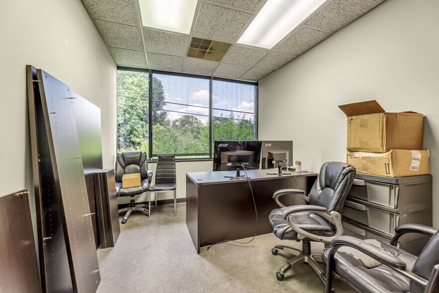 More Photos Of 115 Pomona Dr, Greensboro Office Residential For Lease