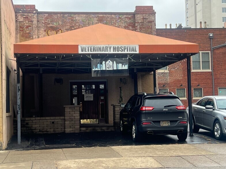 More Photos Of 910 Race St, Cincinnati Storefront Retail Office For Lease
