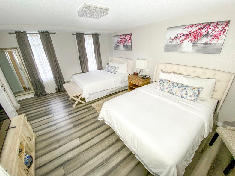 More Photos Of 215 S Woodland Blvd, Deland Hotel For Sale
