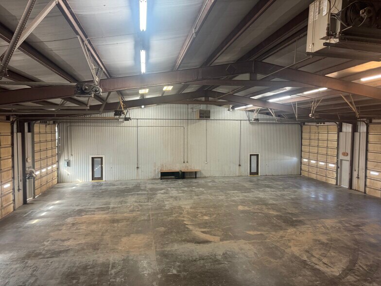 More Photos Of 509 Ponca, Lindsay Industrial For Sale