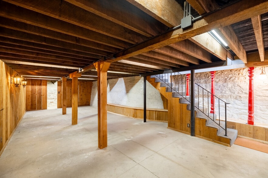More Photos Of 108 S Santa Fe Ave, Salina General Retail For Lease