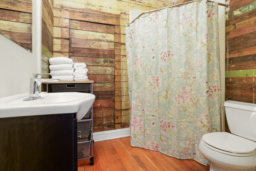 More Photos Of 1572 Magazine St, New Orleans Specialty For Sale