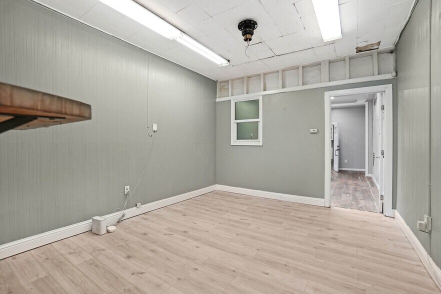More Photos Of 649 23rd St, Richmond General Retail For Sale