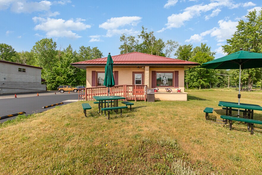 More Photos Of 9743 N Greenville Rd, Lakeview Restaurant For Sale