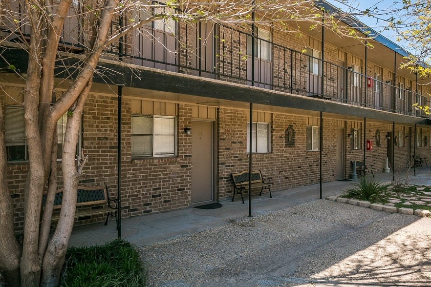 More Photos Of 1031 N Sumner St, Pampa Apartments For Sale