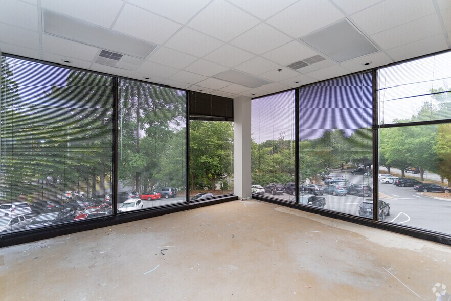 More Photos Of 3300 Battleground Ave, Greensboro Office For Lease
