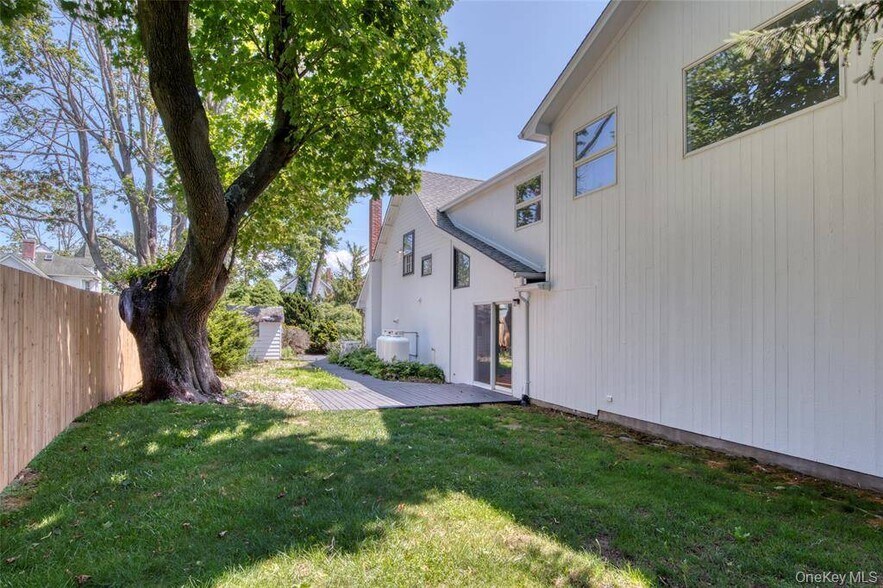 More Photos Of 270 North St, Cutchogue Office Residential For Lease
