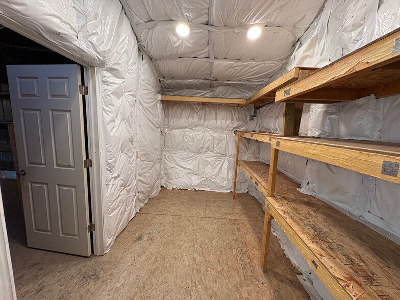 More Photos Of 703 Widewater Dr, Lafayette Warehouse For Lease