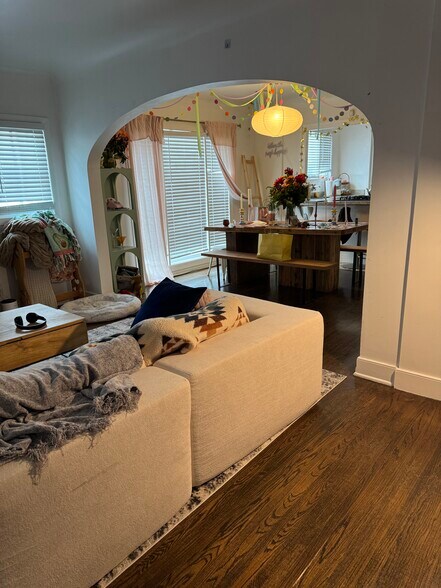 More Photos Of 1208 Poinsettia Dr, West Hollywood Apartments For Sale