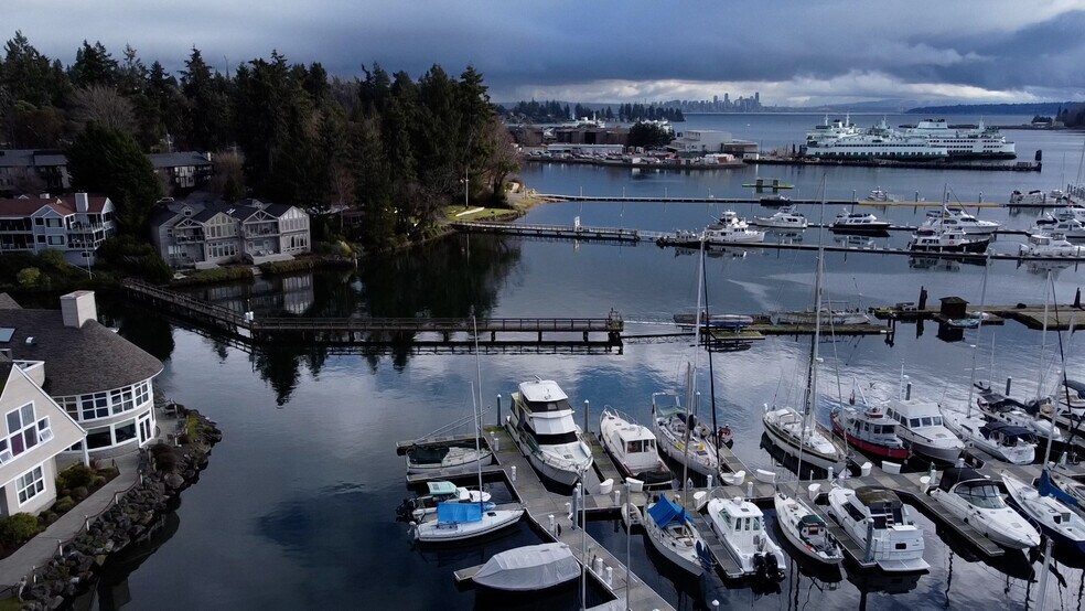 More Photos Of 330 Madison Ave S, Bainbridge Island Office For Lease