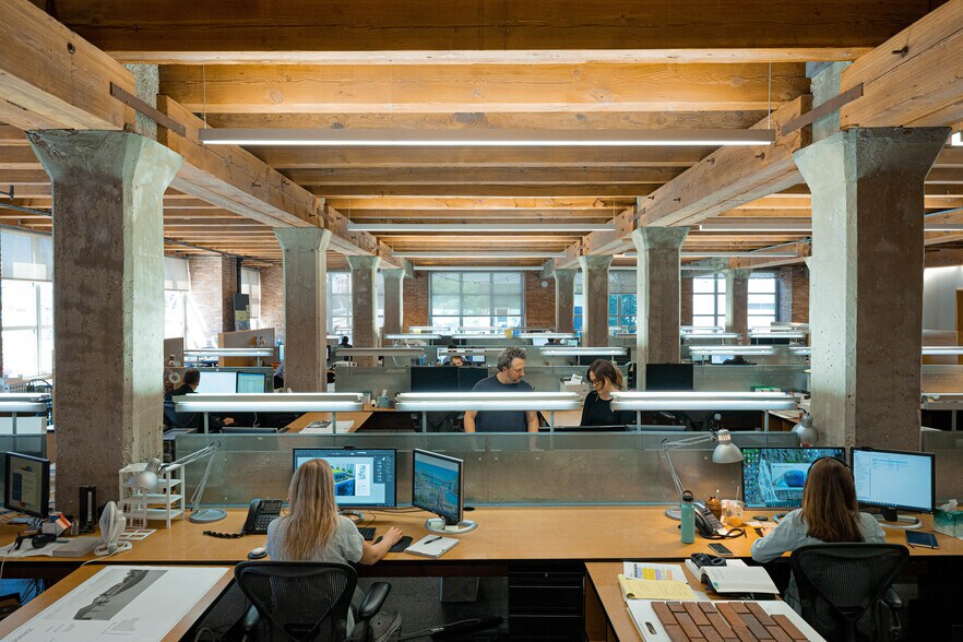 More Photos Of 333 S Desplaines St, Chicago Coworking Space