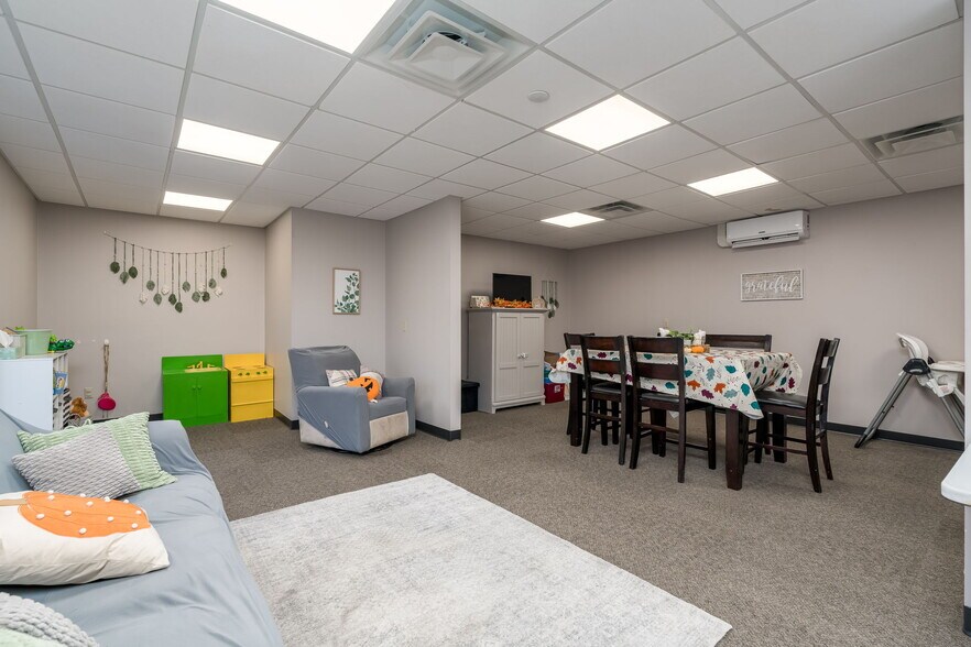 More Photos Of 108 S Minnesota Ave, Saint Peter Storefront Retail Office For Sale