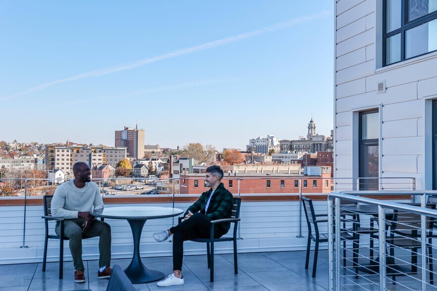 More Photos Of 52 Hanover St, Portland Apartments For Lease