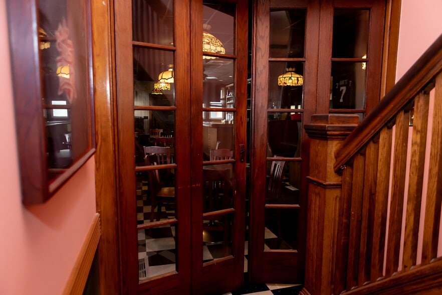 More Photos Of 605 N Main St, Evansville Restaurant For Sale