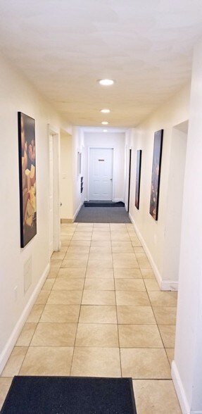 More Photos Of 49-R High St, Woburn Warehouse For Lease