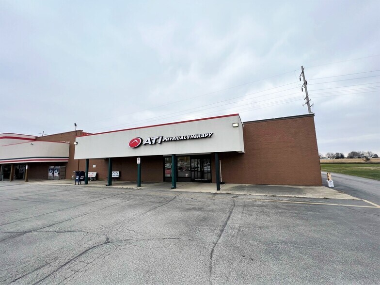 More Photos Of 605 E Southline Rd, Tuscola Supermarket For Lease