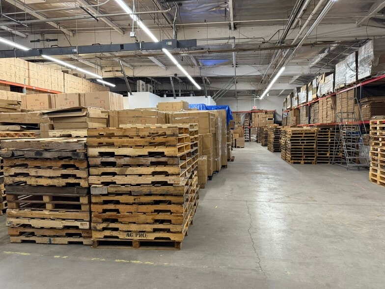 More Photos Of 9200 Gazette Ave, Chatsworth Warehouse For Lease