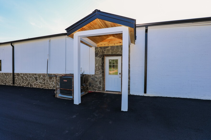 More Photos Of 5 Haynie St, Newnan Warehouse For Sale