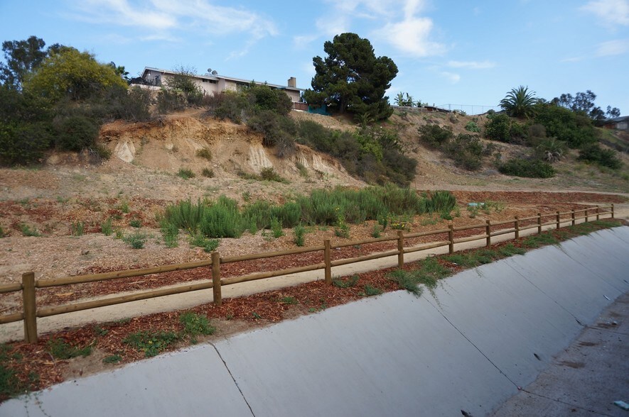 More Photos Of 4960-4970 Auburn Dr, San Diego Apartments For Sale