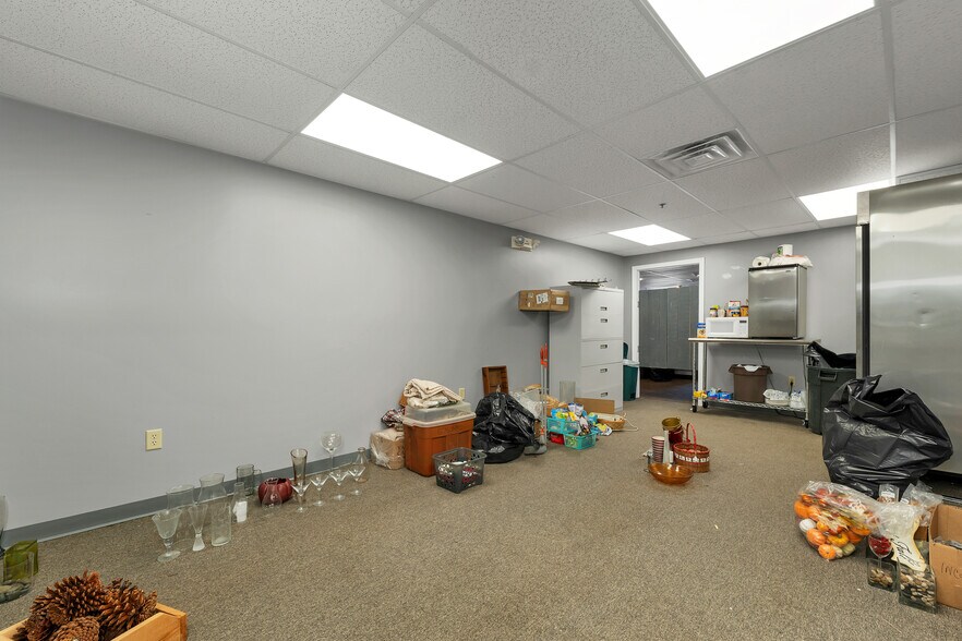 More Photos Of 45 Londonderry Tpke, Hooksett Office For Lease