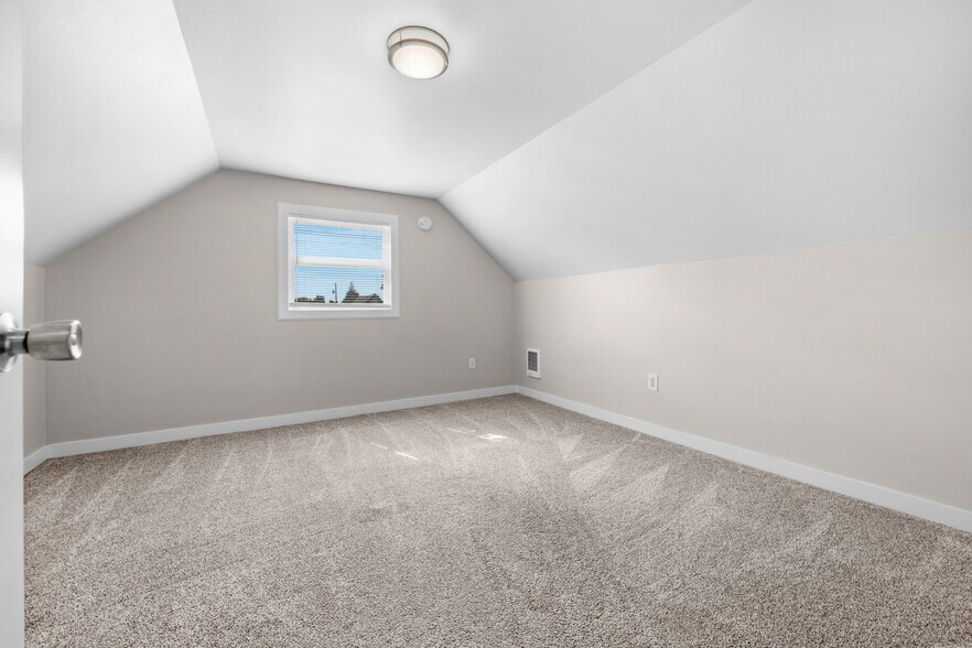 More Photos Of 1925 Lombard Ave, Everett Multifamily For Sale