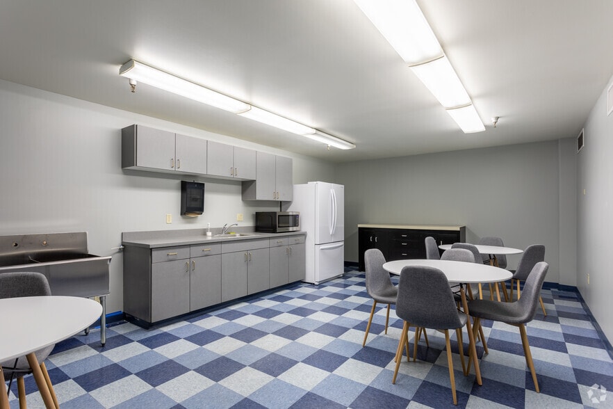 More Photos Of 2455 NW Nicolai St, Portland Warehouse For Lease