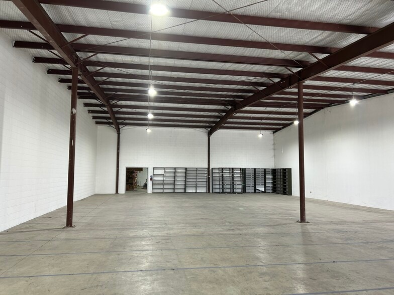 More Photos Of 4901 Whirlwind Dr, San Antonio Warehouse For Lease