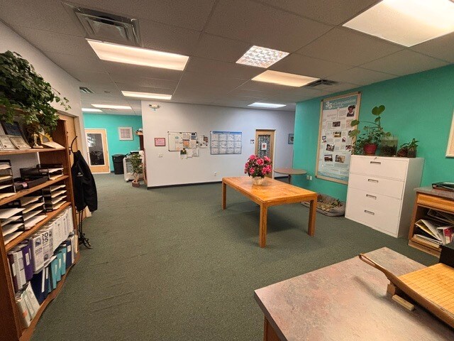 More Photos Of 452 N Switzer Canyon Dr, Flagstaff Showroom For Lease