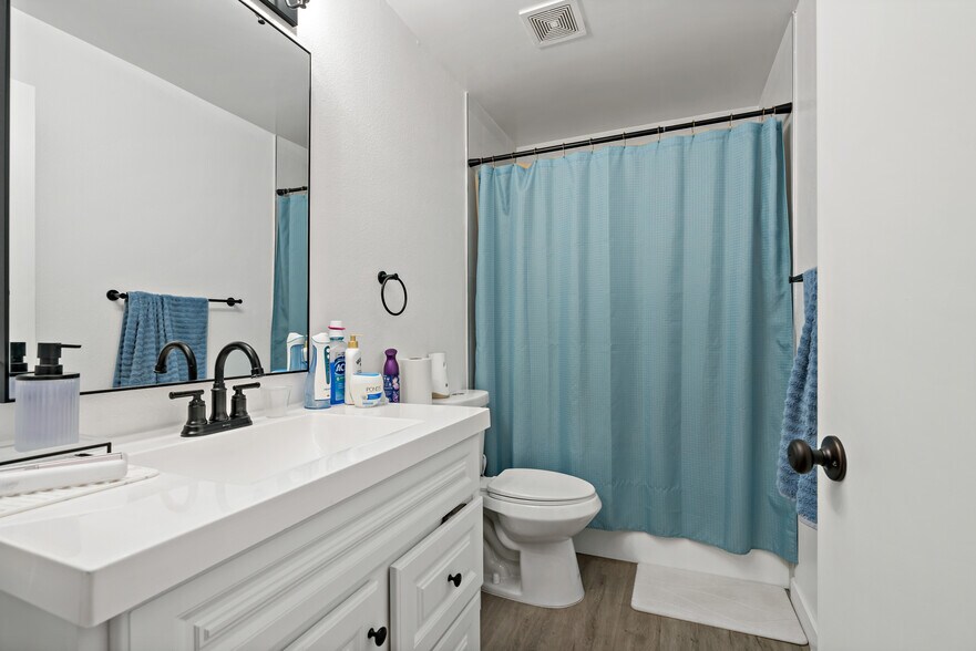 More Photos Of 1715 Westmoreland Blvd, Los Angeles Apartments For Sale