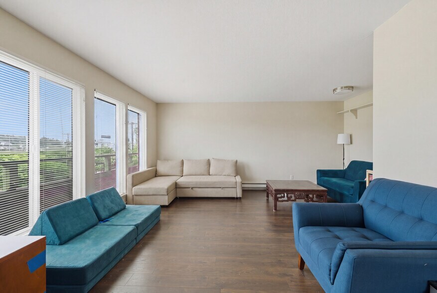 More Photos Of 2820 15th W, Seattle Apartments For Sale