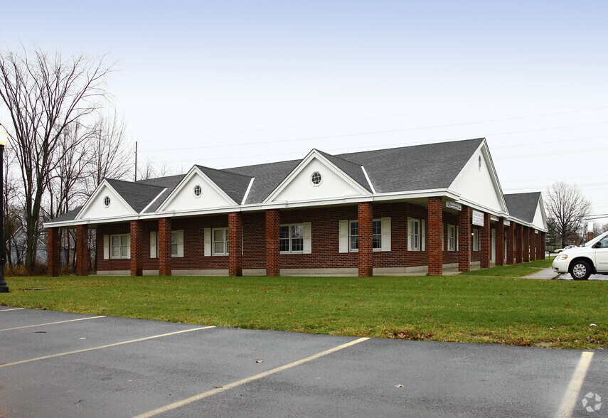 More Photos Of 419 Main St, Grafton Office For Lease