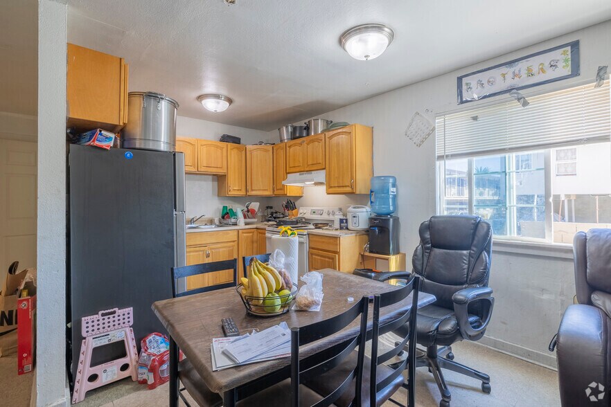 More Photos Of 3142 Coolidge Ave, Oakland Apartments For Sale