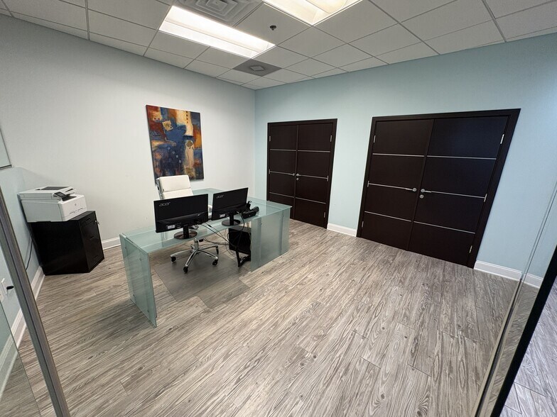 More Photos Of 320 1st St N, Jacksonville Beach Office Residential For Sale