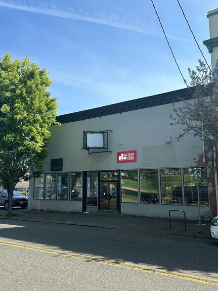 More Photos Of 3384 SE Milwaukie Ave, Portland Storefront For Sale