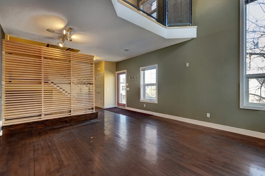 More Photos Of 1812 14A St SW, Calgary Office Residential For Sale