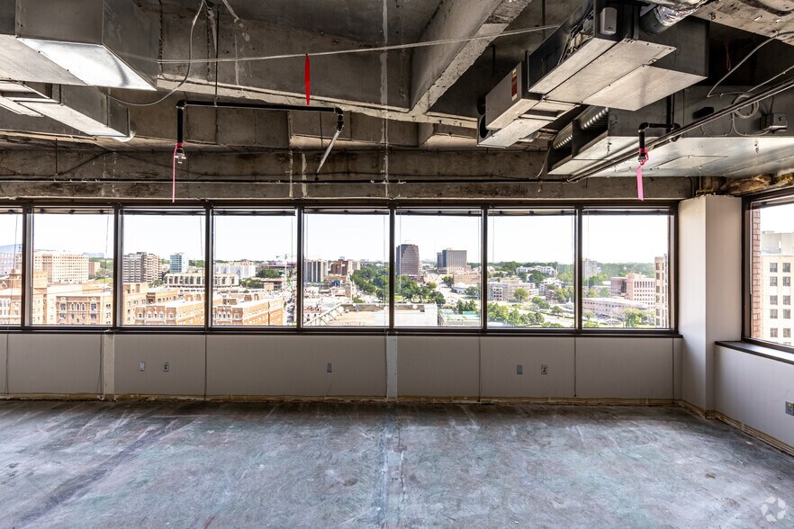 More Photos Of 4900 Main St, Kansas City Office For Lease