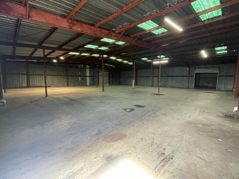 More Photos Of 115 Whetzel St, Edgewater Warehouse For Lease
