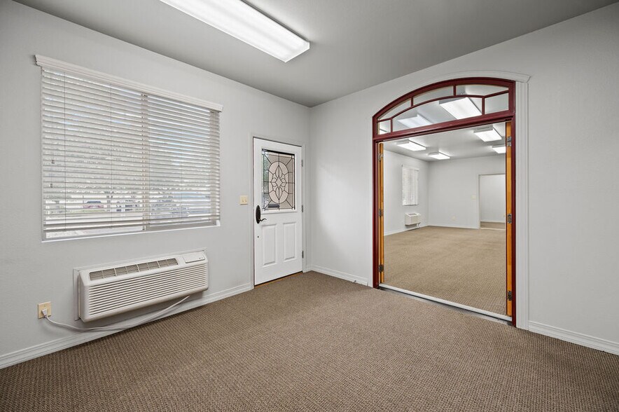 More Photos Of 560 S Commercial Dr, Grand Junction Light Distribution For Lease