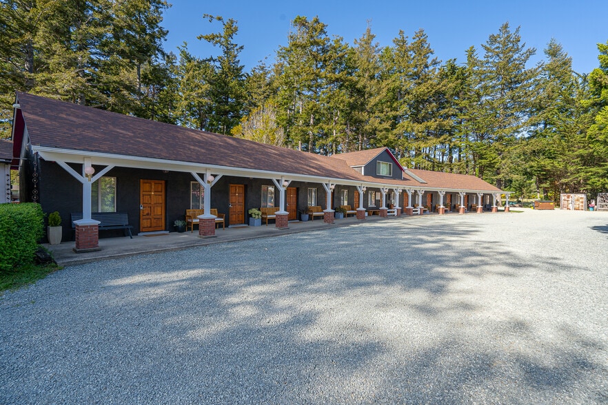 More Photos Of 1175 2nd St SE, Bandon Hotel For Sale