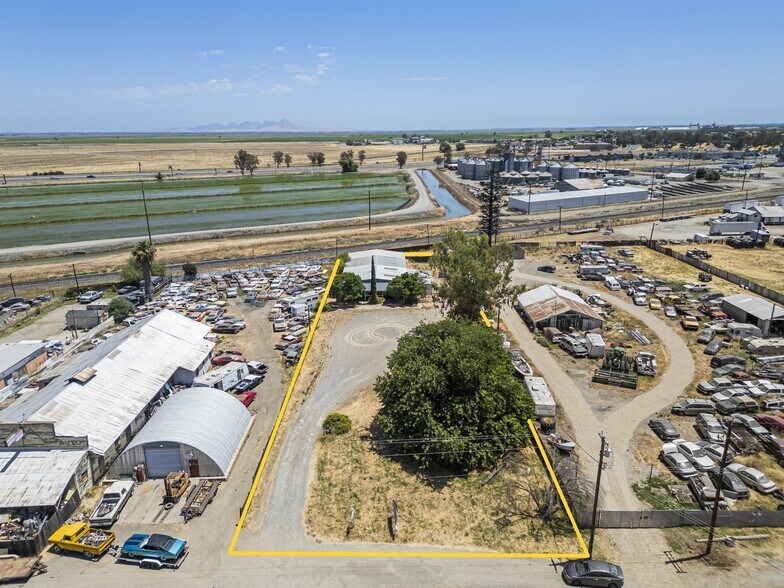 More Photos Of 245 N 7th St, Williams Light Distribution For Sale