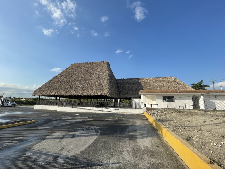 Primary Photo Of 17015 W Okeechobee Rd, Hialeah Restaurant For Lease