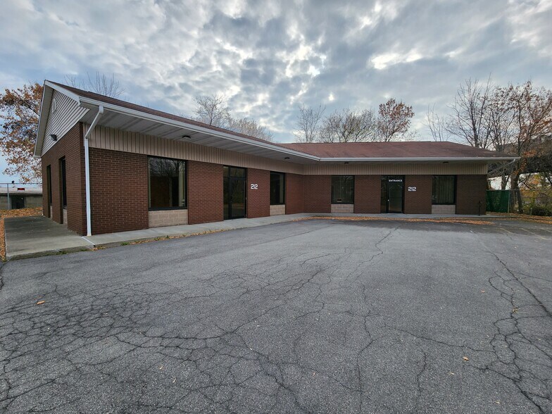 More Photos Of 212 E Manlius St, East Syracuse Freestanding For Lease