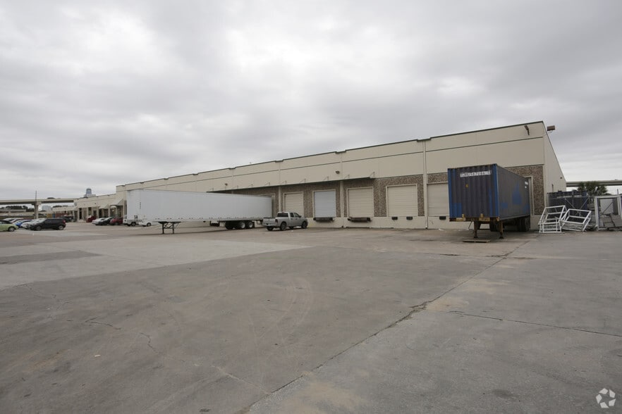 Primary Photo Of 1055 W Sam Houston Pky N, Houston Warehouse For Lease