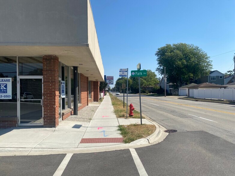 More Photos Of 9046 31st St, Brookfield Storefront Retail Office For Lease