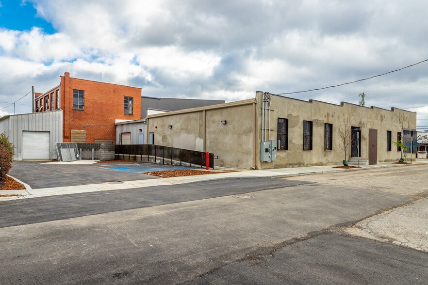 More Photos Of 615 E Main St, Chattanooga General Retail For Lease