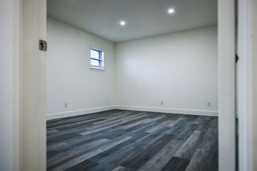 More Photos Of 11802 N IH-35, Austin Office For Sale