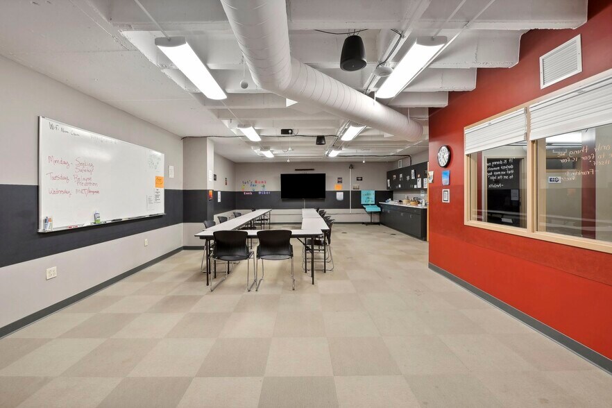 More Photos Of 2200 E Franklin Ave, Minneapolis Office For Lease