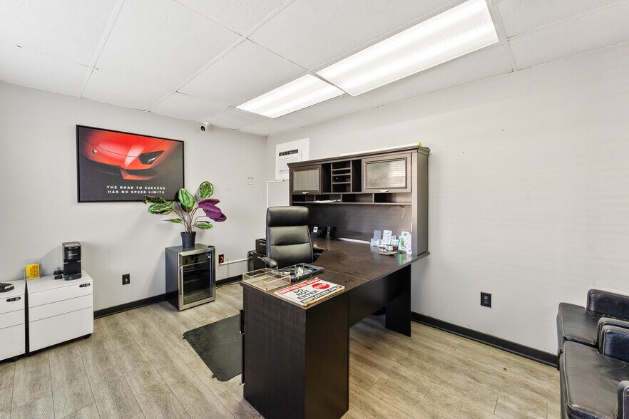 More Photos Of 3939 W Coast Hwy, Newport Beach Freestanding For Lease