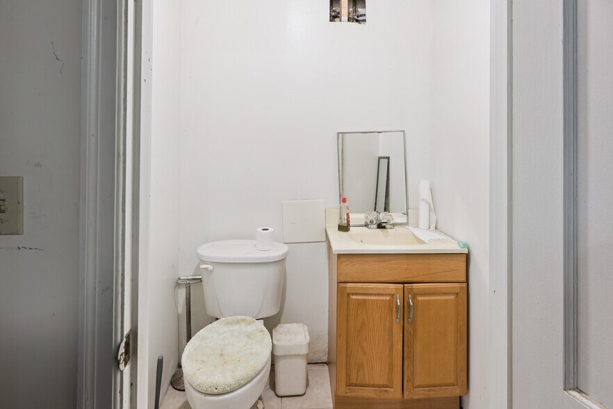 More Photos Of 1700 Irving St NW, Washington Apartments For Sale